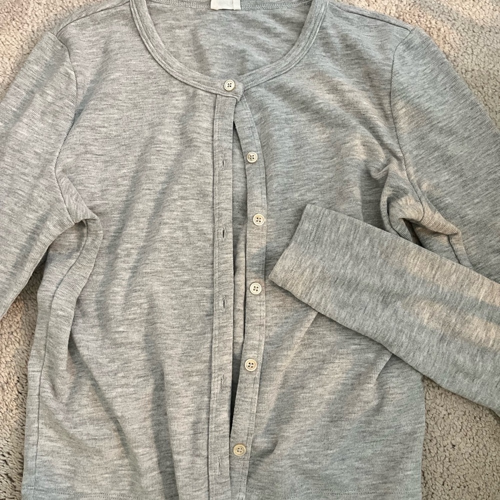 Wilfred Free from Aritizia grey cardigan size medium. Very soft